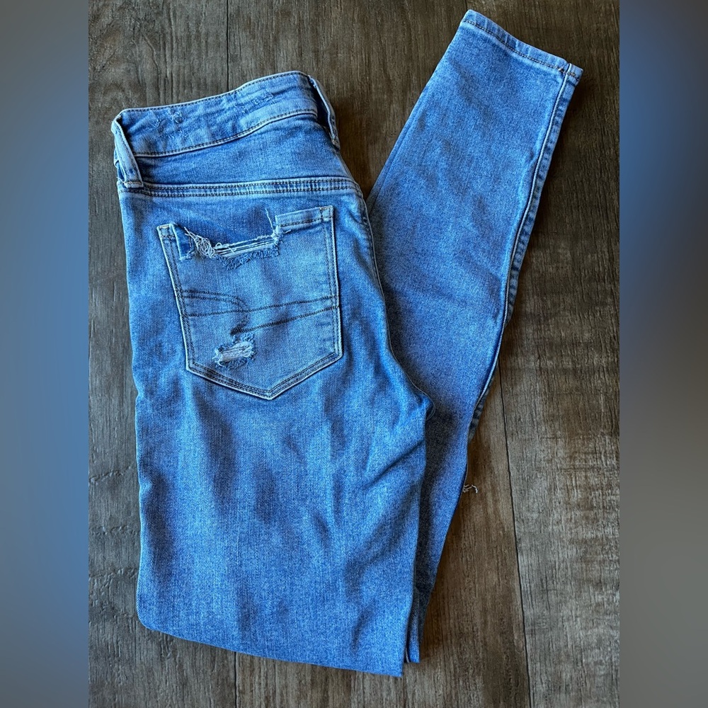 Women’s Size 6 Long American Eagle Light Blue Denim